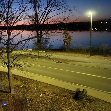 Kokomo Inn Bed And Breakfast Ottawa-Gatineau'S Only Tropical Riverfront B&B On The National Capital Cycling Pathway Route Verte #1 - For Adults Only - Chambre D'Hotes Tropical Aux Berges Des Outaouais Bnb #17542O Bagian luar foto