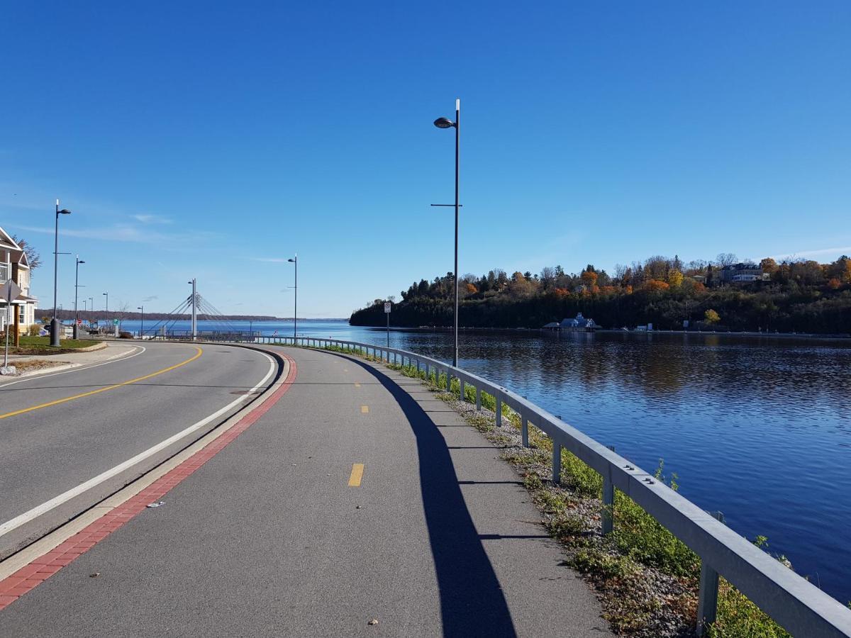 Kokomo Inn Bed And Breakfast Ottawa-Gatineau'S Only Tropical Riverfront B&B On The National Capital Cycling Pathway Route Verte #1 - For Adults Only - Chambre D'Hotes Tropical Aux Berges Des Outaouais Bnb #17542O Bagian luar foto