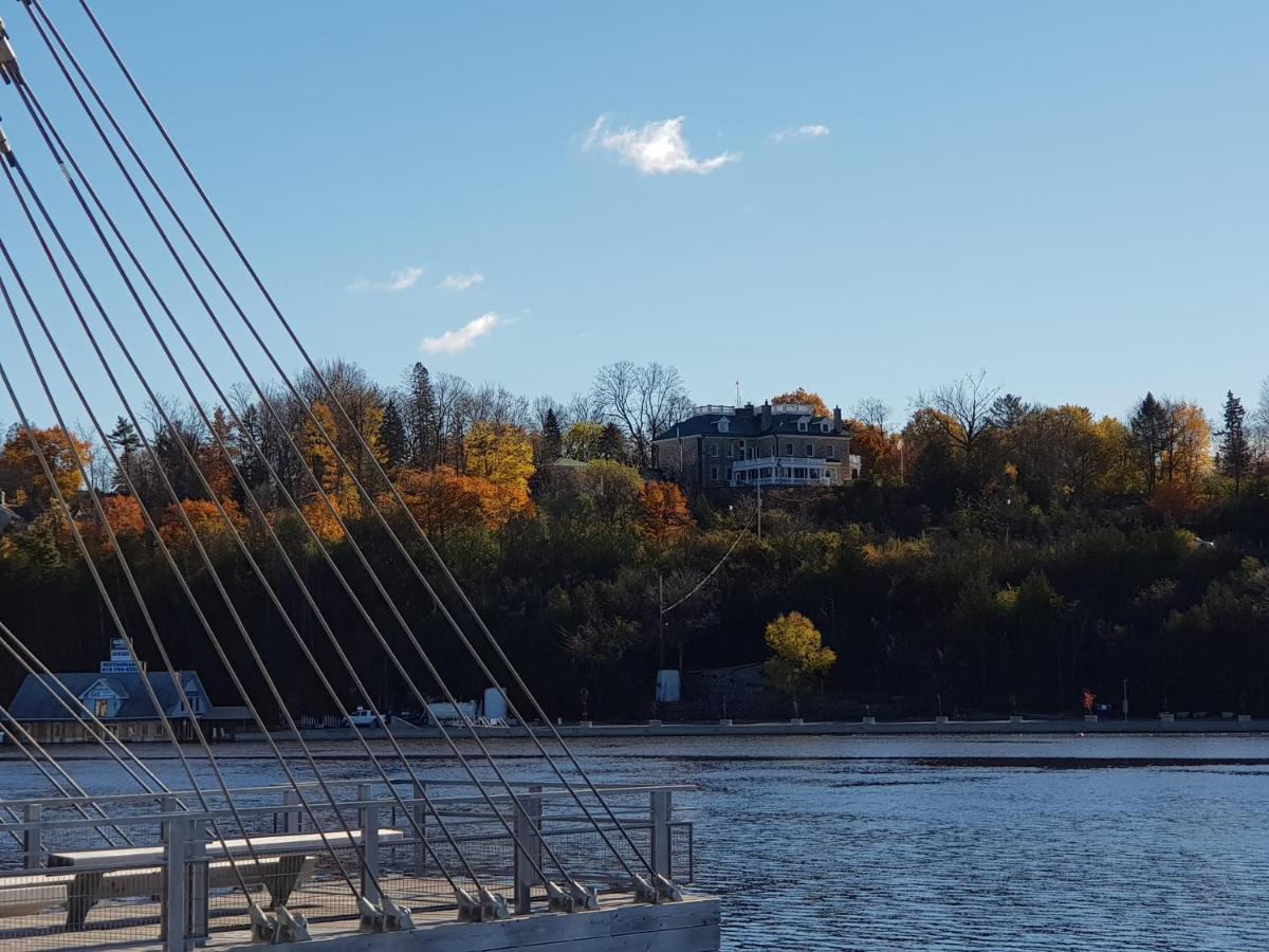 Kokomo Inn Bed And Breakfast Ottawa-Gatineau'S Only Tropical Riverfront B&B On The National Capital Cycling Pathway Route Verte #1 - For Adults Only - Chambre D'Hotes Tropical Aux Berges Des Outaouais Bnb #17542O Bagian luar foto