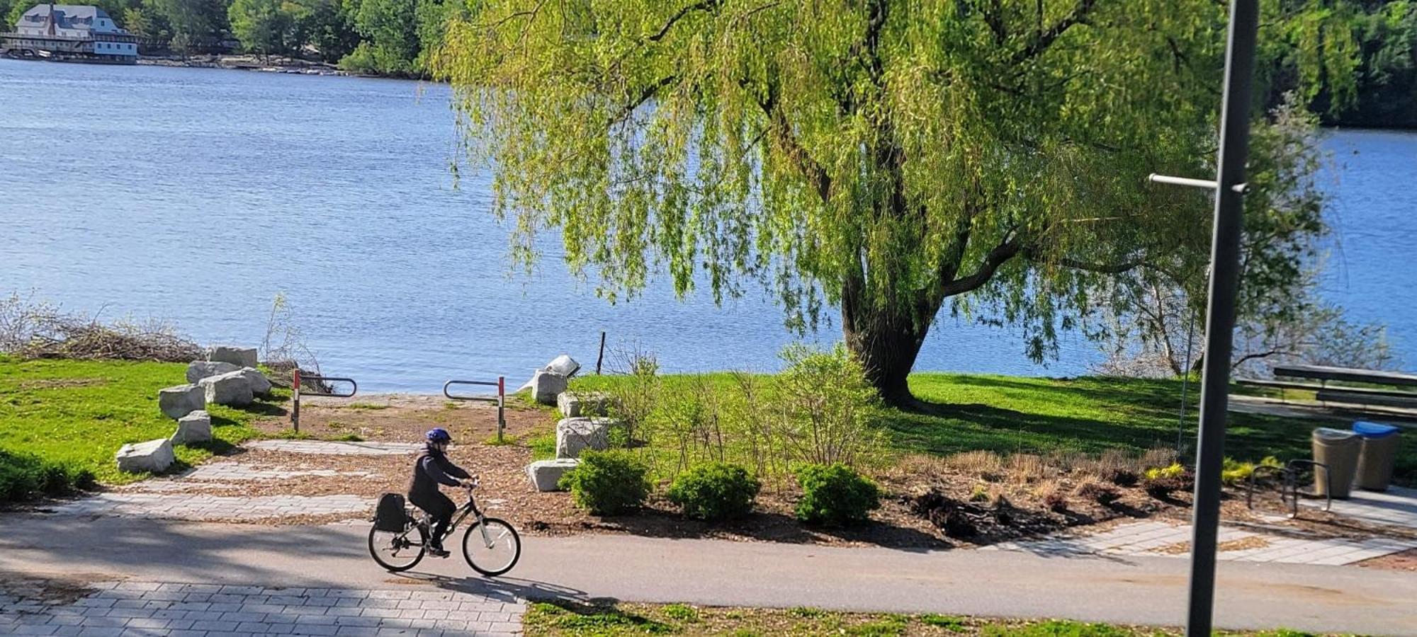 Kokomo Inn Bed And Breakfast Ottawa-Gatineau'S Only Tropical Riverfront B&B On The National Capital Cycling Pathway Route Verte #1 - For Adults Only - Chambre D'Hotes Tropical Aux Berges Des Outaouais Bnb #17542O Bagian luar foto