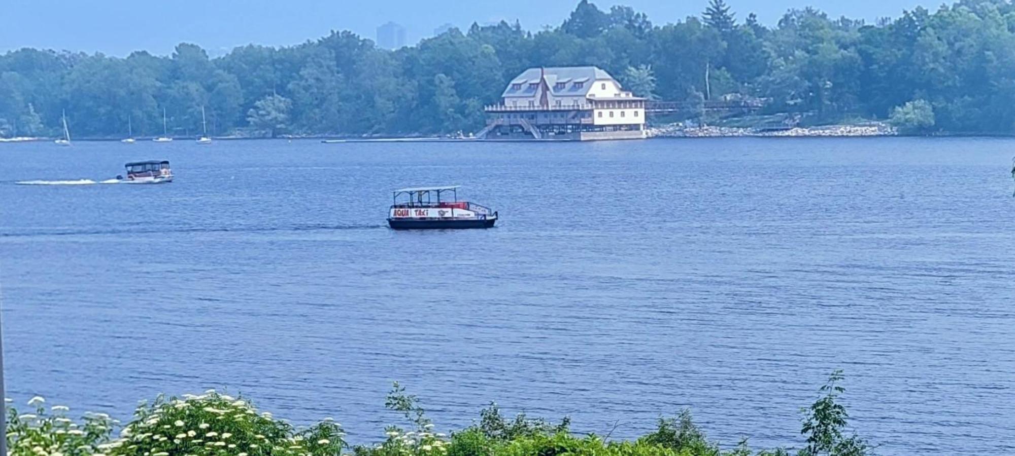 Kokomo Inn Bed And Breakfast Ottawa-Gatineau'S Only Tropical Riverfront B&B On The National Capital Cycling Pathway Route Verte #1 - For Adults Only - Chambre D'Hotes Tropical Aux Berges Des Outaouais Bnb #17542O Bagian luar foto