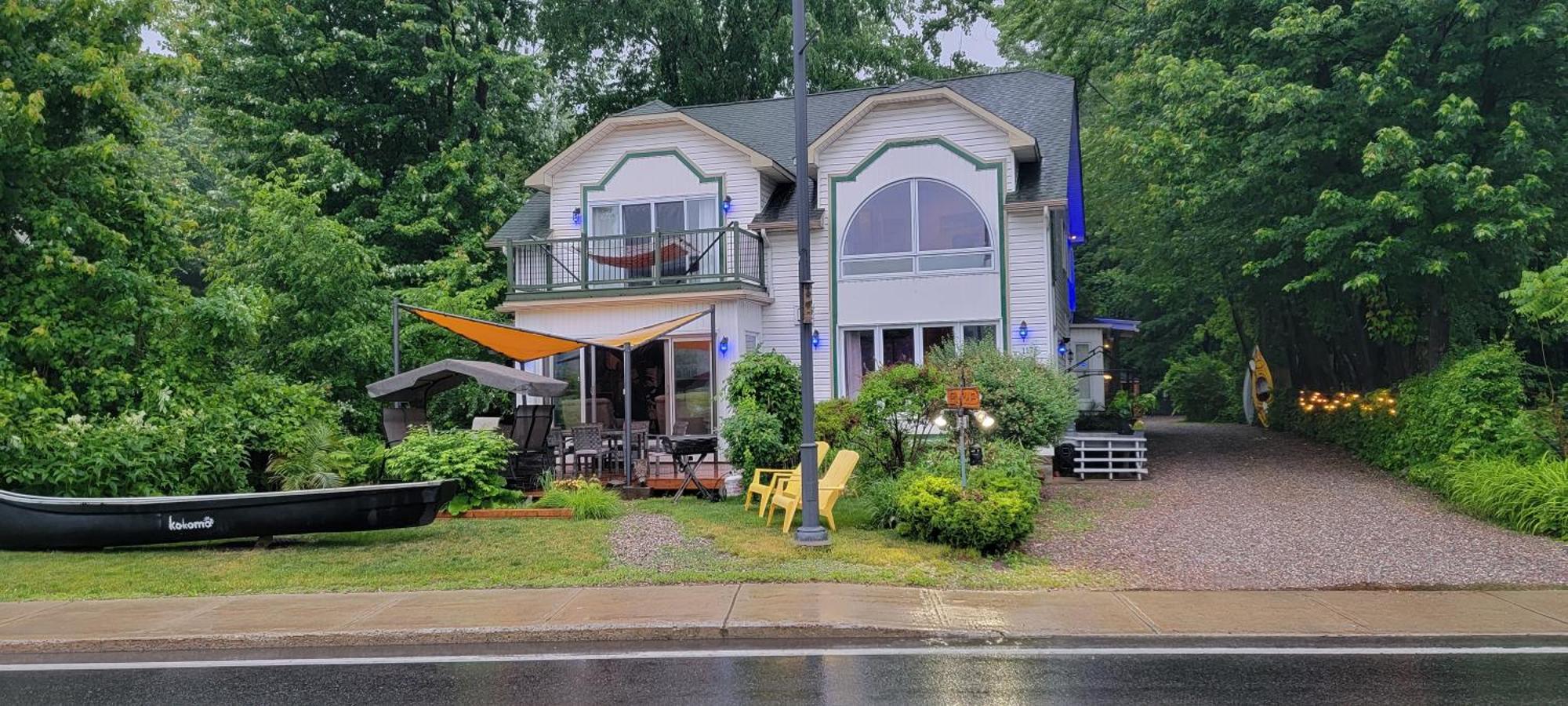 Kokomo Inn Bed And Breakfast Ottawa-Gatineau'S Only Tropical Riverfront B&B On The National Capital Cycling Pathway Route Verte #1 - For Adults Only - Chambre D'Hotes Tropical Aux Berges Des Outaouais Bnb #17542O Bagian luar foto