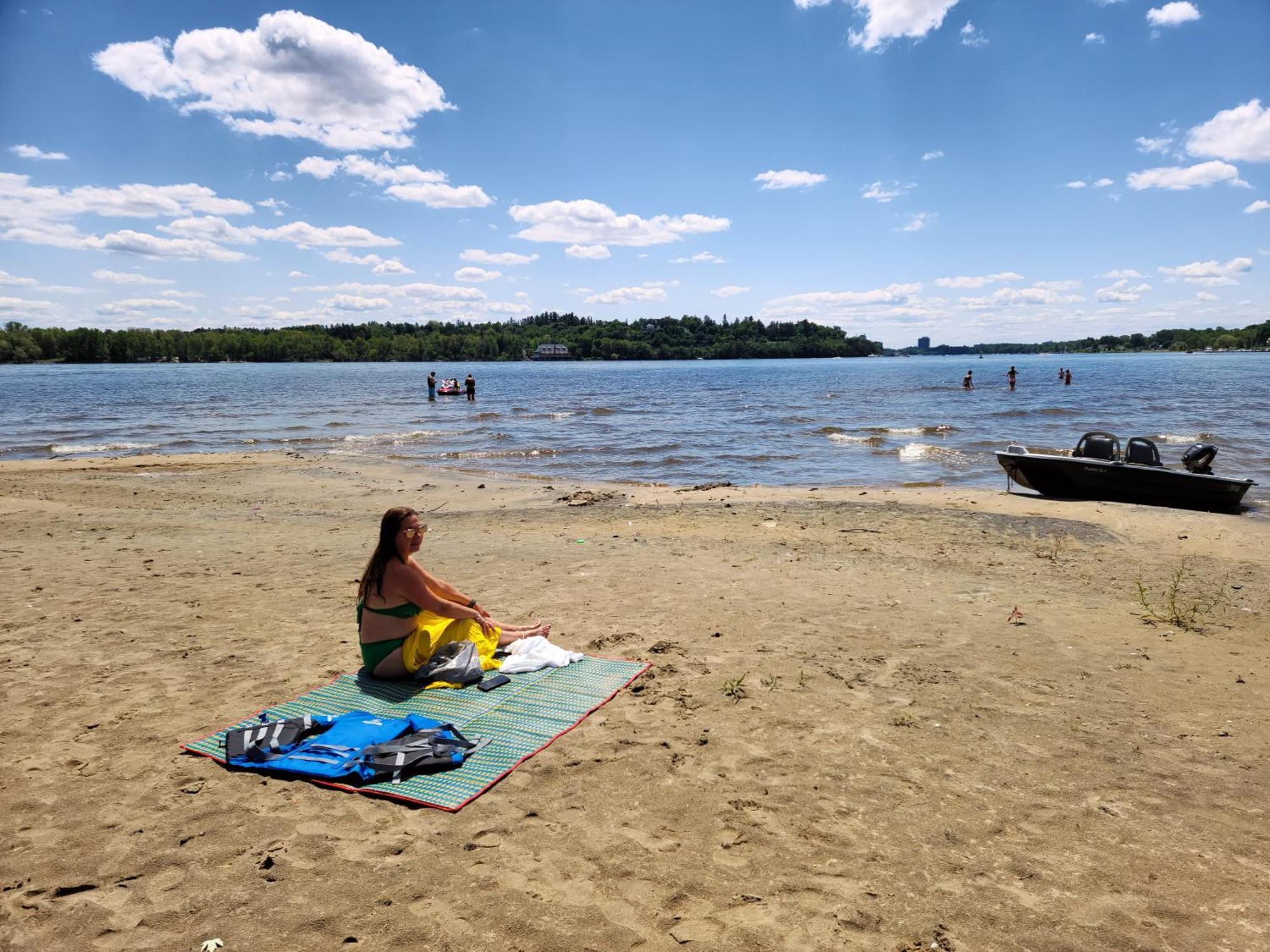 Kokomo Inn Bed And Breakfast Ottawa-Gatineau'S Only Tropical Riverfront B&B On The National Capital Cycling Pathway Route Verte #1 - For Adults Only - Chambre D'Hotes Tropical Aux Berges Des Outaouais Bnb #17542O Bagian luar foto