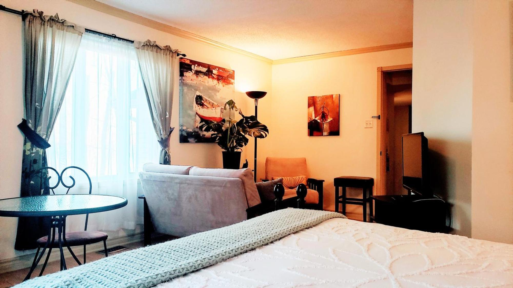 Kokomo Inn Bed And Breakfast Ottawa-Gatineau'S Only Tropical Riverfront B&B On The National Capital Cycling Pathway Route Verte #1 - For Adults Only - Chambre D'Hotes Tropical Aux Berges Des Outaouais Bnb #17542O Bagian luar foto
