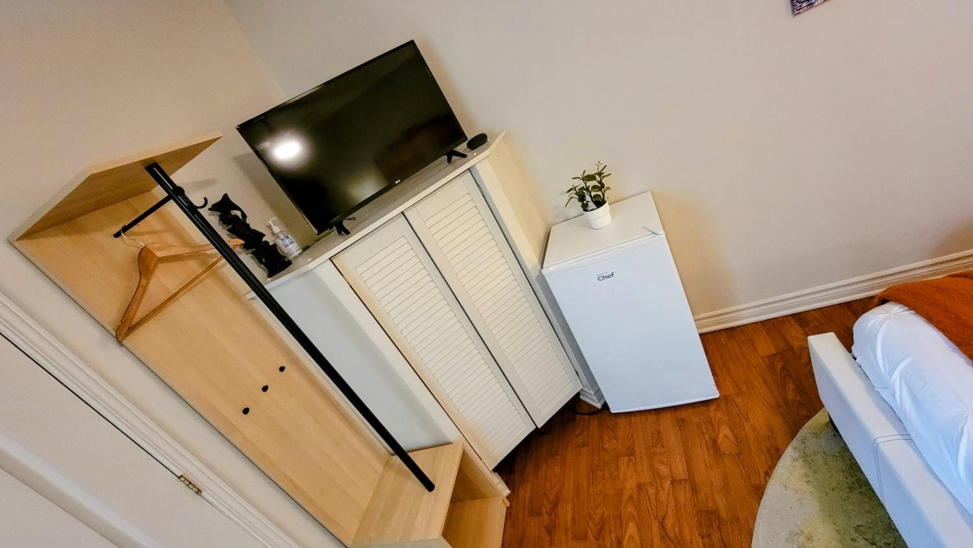 Kokomo Inn Bed And Breakfast Ottawa-Gatineau'S Only Tropical Riverfront B&B On The National Capital Cycling Pathway Route Verte #1 - For Adults Only - Chambre D'Hotes Tropical Aux Berges Des Outaouais Bnb #17542O Ruang foto