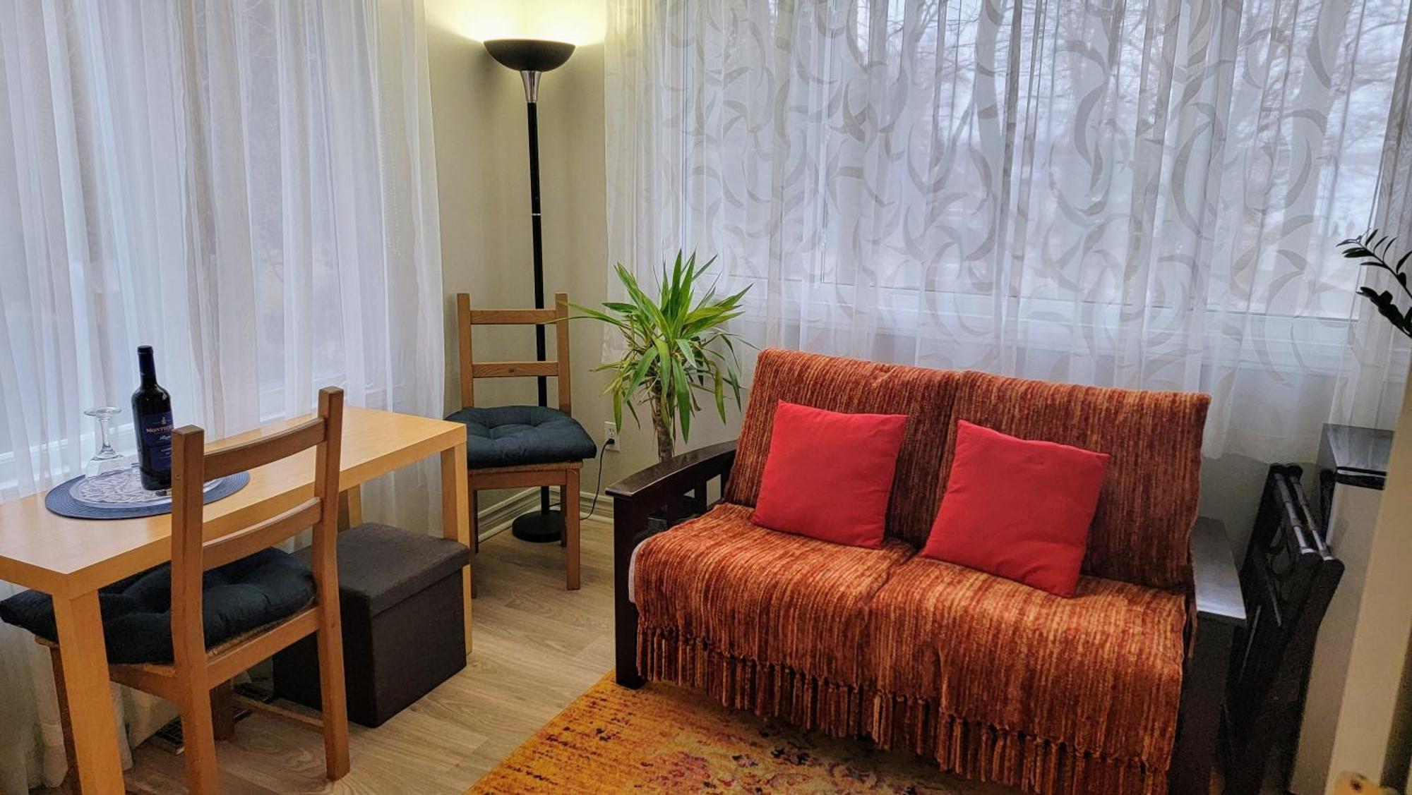 Kokomo Inn Bed And Breakfast Ottawa-Gatineau'S Only Tropical Riverfront B&B On The National Capital Cycling Pathway Route Verte #1 - For Adults Only - Chambre D'Hotes Tropical Aux Berges Des Outaouais Bnb #17542O Ruang foto