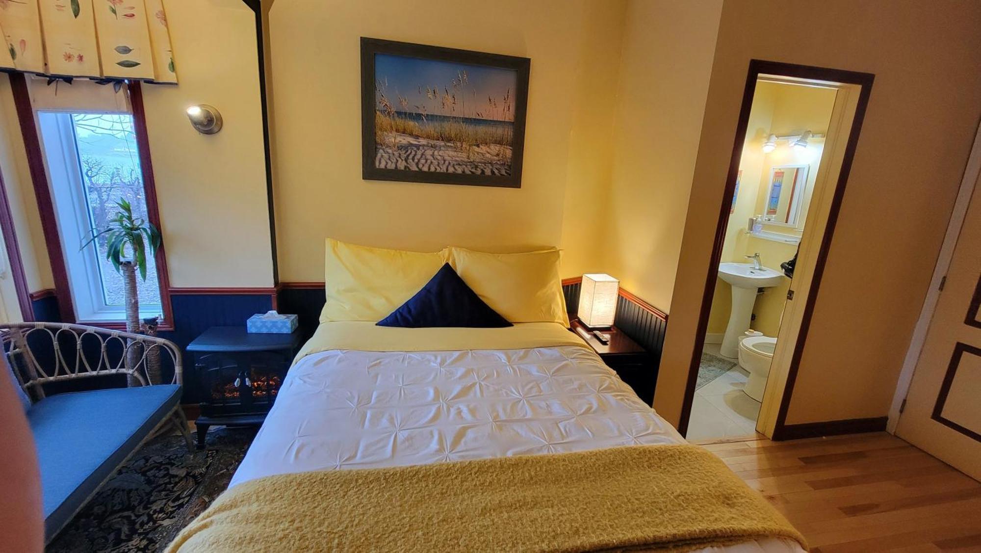Kokomo Inn Bed And Breakfast Ottawa-Gatineau'S Only Tropical Riverfront B&B On The National Capital Cycling Pathway Route Verte #1 - For Adults Only - Chambre D'Hotes Tropical Aux Berges Des Outaouais Bnb #17542O Ruang foto