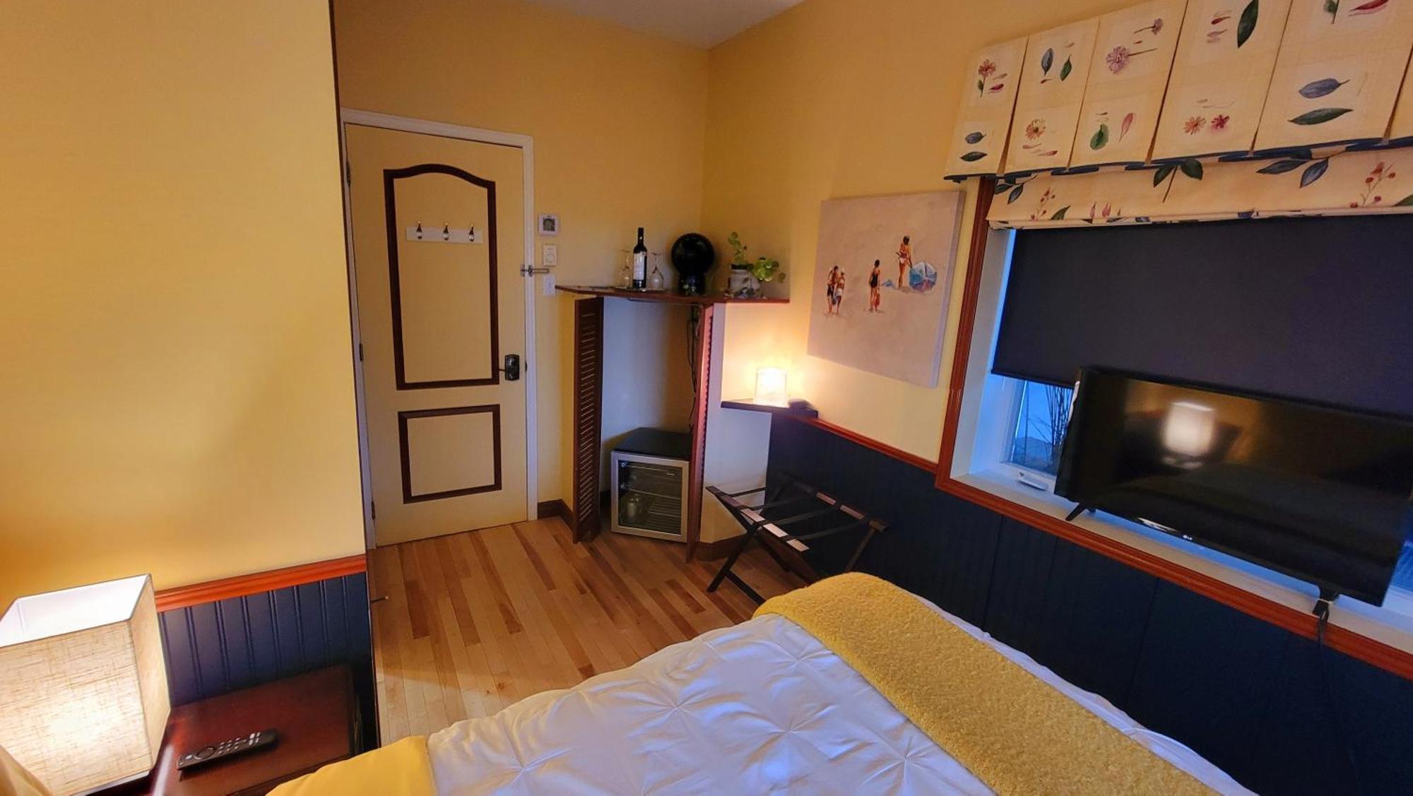 Kokomo Inn Bed And Breakfast Ottawa-Gatineau'S Only Tropical Riverfront B&B On The National Capital Cycling Pathway Route Verte #1 - For Adults Only - Chambre D'Hotes Tropical Aux Berges Des Outaouais Bnb #17542O Ruang foto