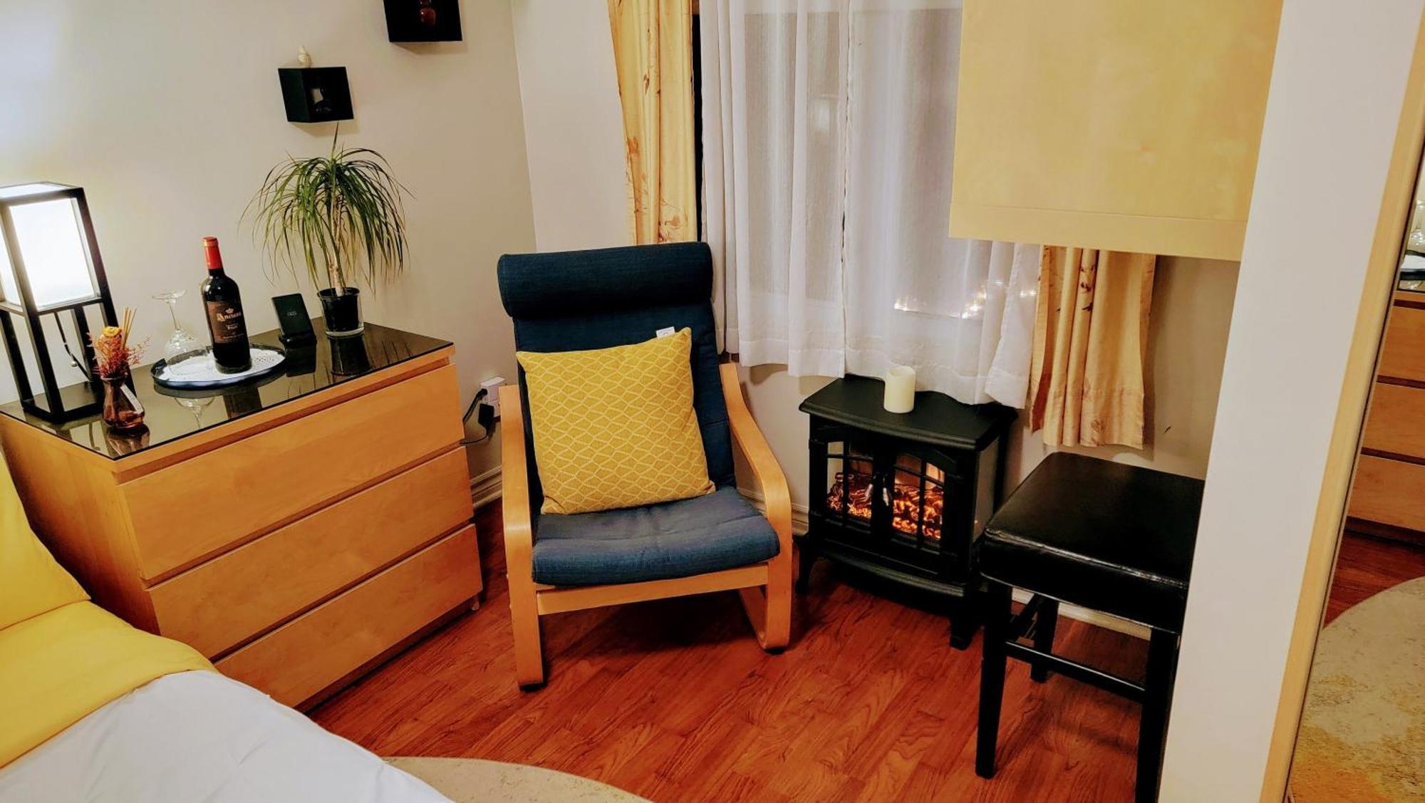 Kokomo Inn Bed And Breakfast Ottawa-Gatineau'S Only Tropical Riverfront B&B On The National Capital Cycling Pathway Route Verte #1 - For Adults Only - Chambre D'Hotes Tropical Aux Berges Des Outaouais Bnb #17542O Ruang foto