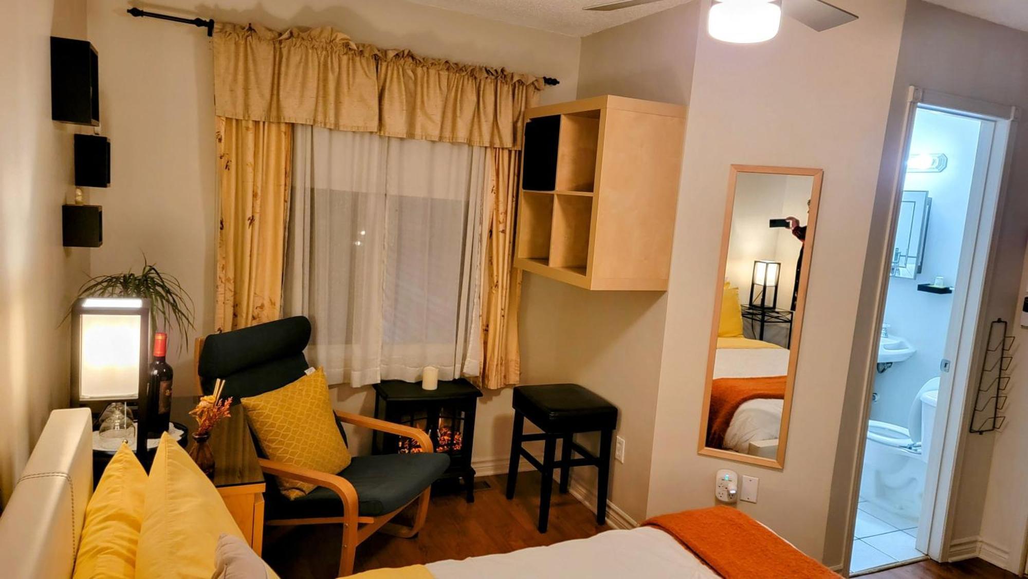 Kokomo Inn Bed And Breakfast Ottawa-Gatineau'S Only Tropical Riverfront B&B On The National Capital Cycling Pathway Route Verte #1 - For Adults Only - Chambre D'Hotes Tropical Aux Berges Des Outaouais Bnb #17542O Ruang foto