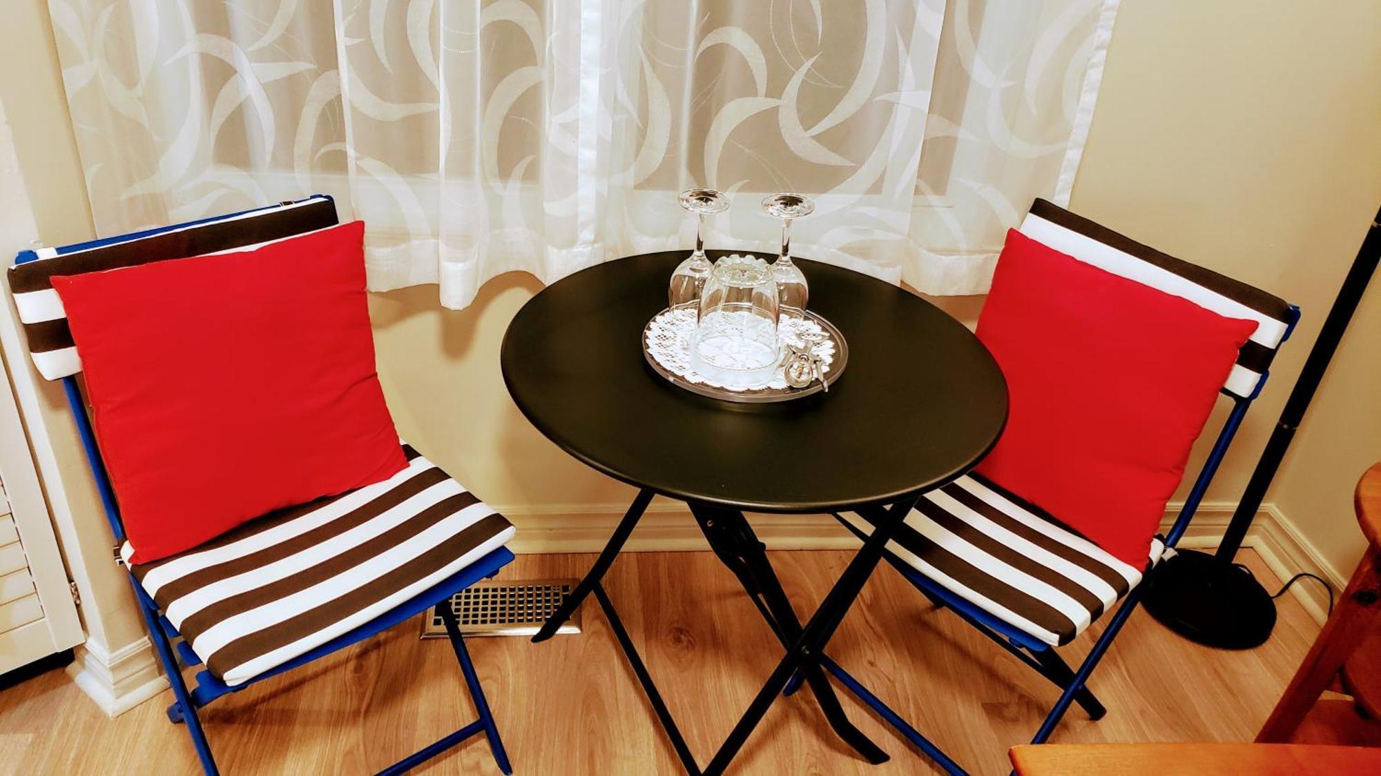 Kokomo Inn Bed And Breakfast Ottawa-Gatineau'S Only Tropical Riverfront B&B On The National Capital Cycling Pathway Route Verte #1 - For Adults Only - Chambre D'Hotes Tropical Aux Berges Des Outaouais Bnb #17542O Ruang foto